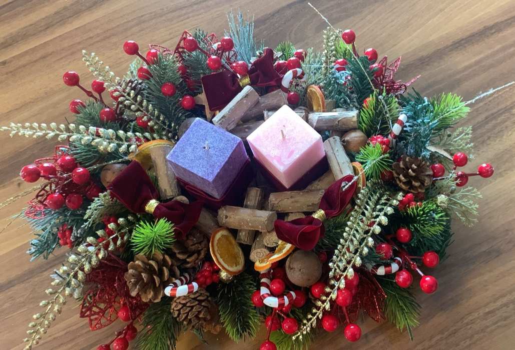 Manufatti del laboratorio delle mamme "Mani che insieme creano... per il Natale" - Salerno, dicembre 2025