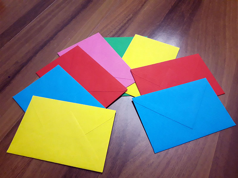 buste colorate utilizzate dai genitori durante durante incontri di parent training presso la sede di Salerno della Fondazione MAC insieme 